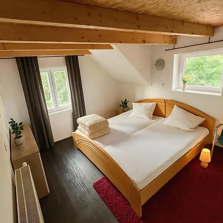 Lika Mountain Hébergement de vacances *